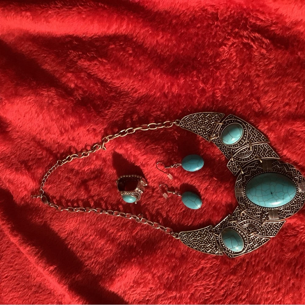 Necklace, earrings and ring